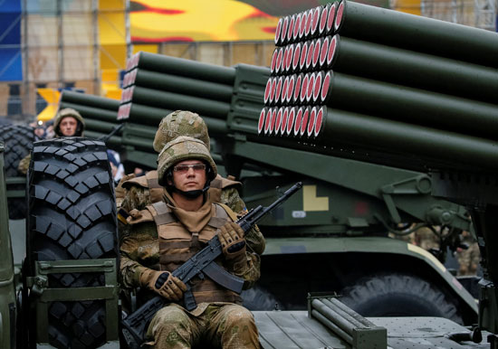 عروض عسكرية اثناء احتفال اوكرانيا بعيد الاستقلال